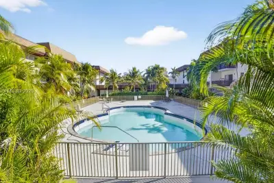 7483 SW 82nd St #A102, Miami: photo 1 of 26