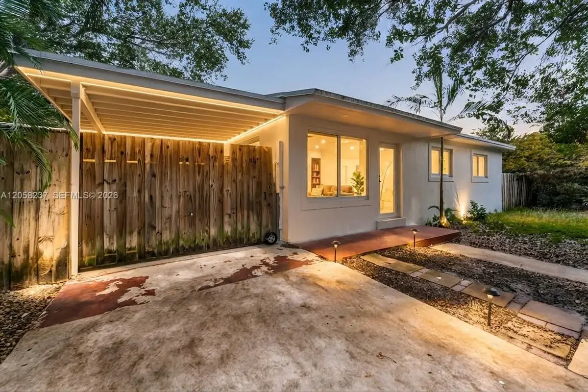 3611 SW 36th St, West Park: photo 1 of 35