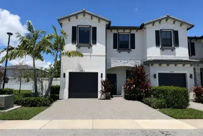 20476 NW 4th Ct, Miami Gardens: photo 1 of 49