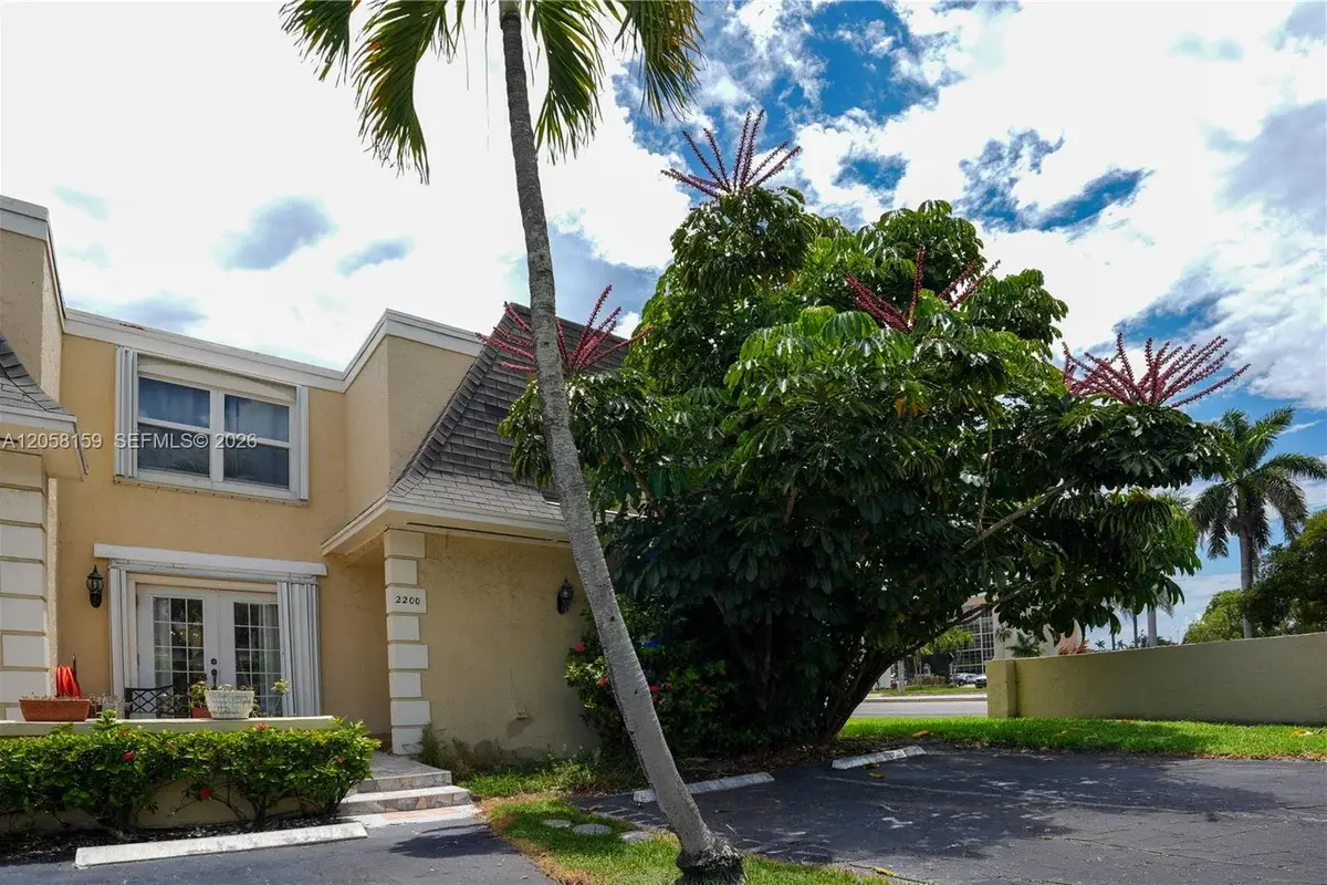 2200 NE 7th St, Hallandale Beach: photo 1 of 6