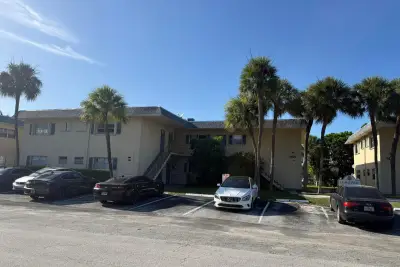 1421 NW 45th St #2, Deerfield Beach: photo 1 of 30