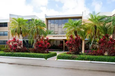 16400 NE Golf Club Rd #305, Weston: photo 1 of 29