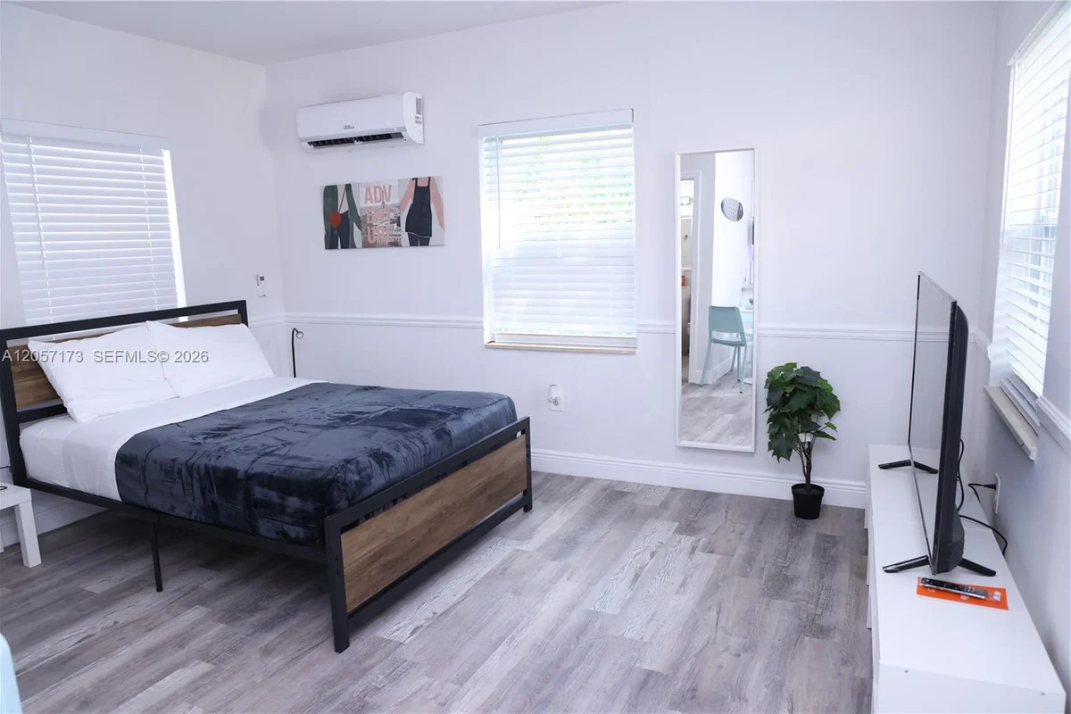 1109 SW 37th Ave #15, Miami: photo 1 of 9