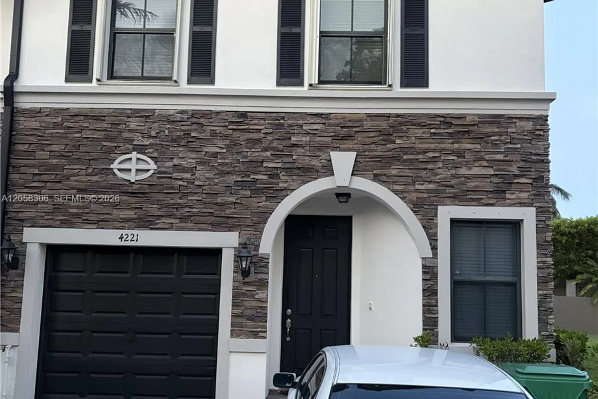 4221 SW 164th Ct, Miami: photo 1 of 2