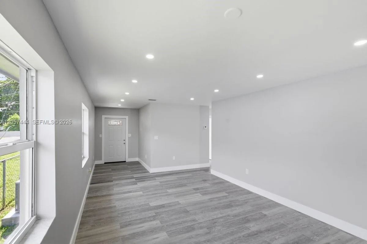 2288 W 4th Ct, Hialeah: photo 1 of 31