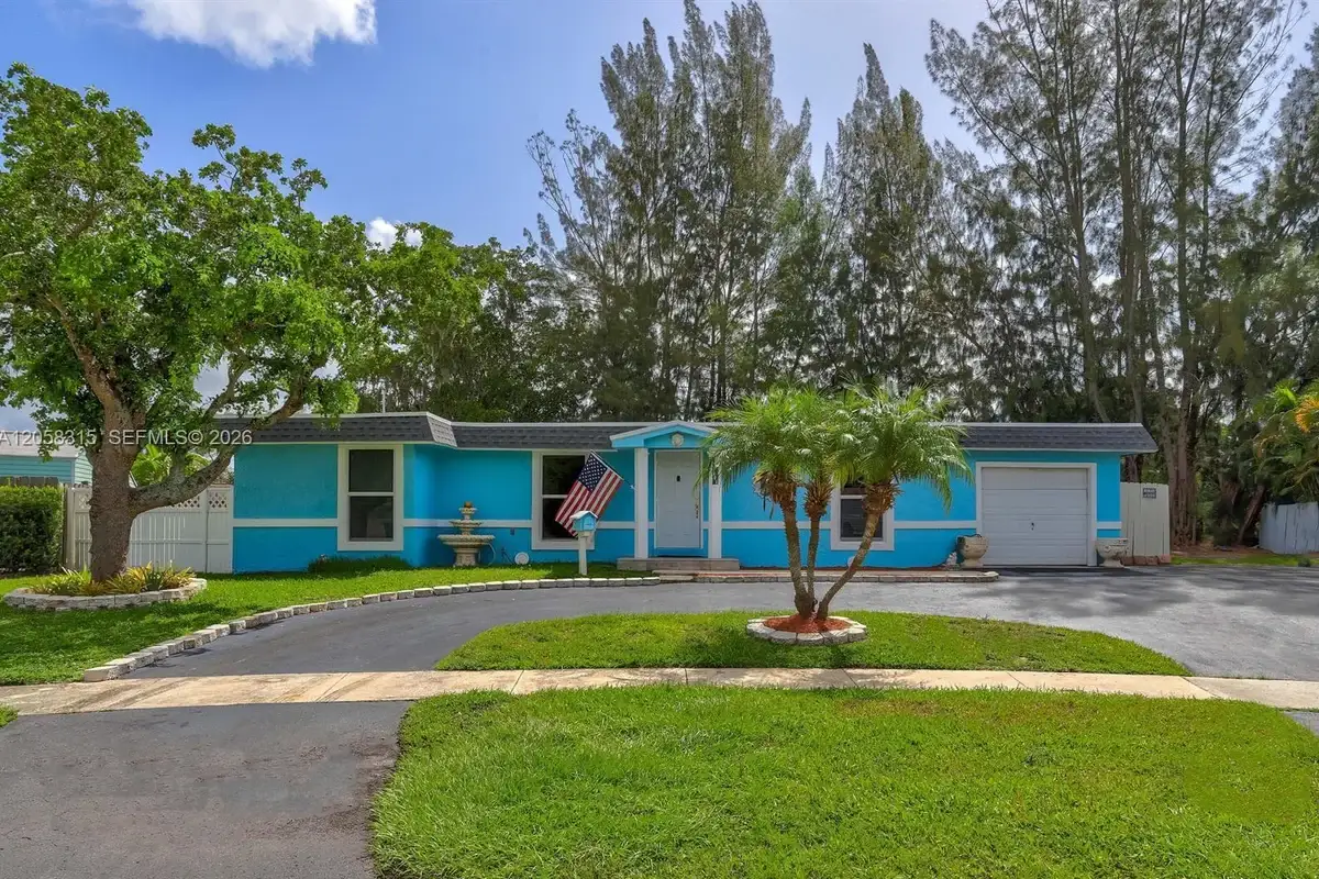 6605 NW 80th Ct, Tamarac: photo 1 of 37