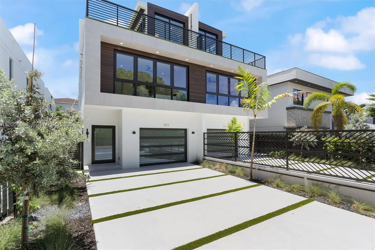 1418 NE 6th St, Fort Lauderdale: photo 1 of 93