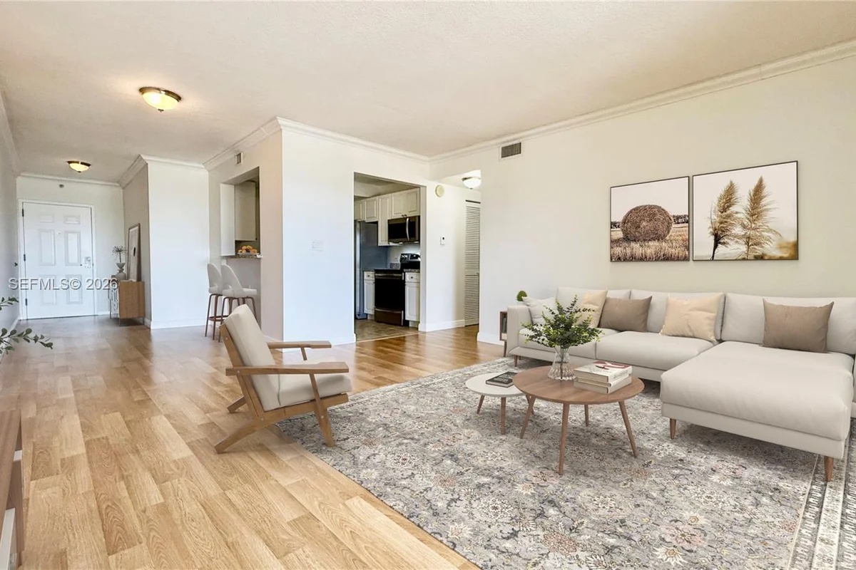 900 SW 8th St #1501, Miami: photo 1 of 25