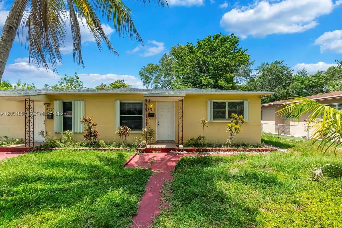 670 NE 130th St, North Miami: photo 1 of 23