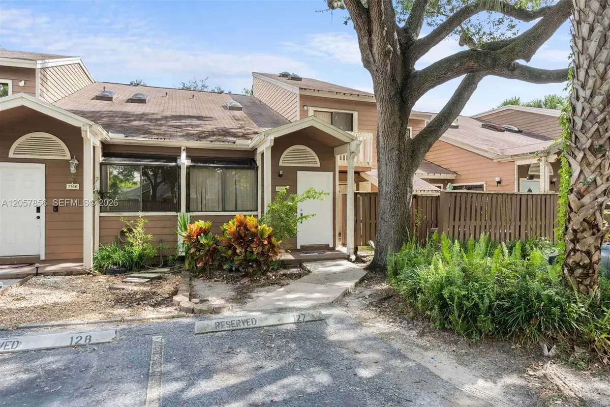7144 Sportsmans Dr, North Lauderdale: photo 1 of 26