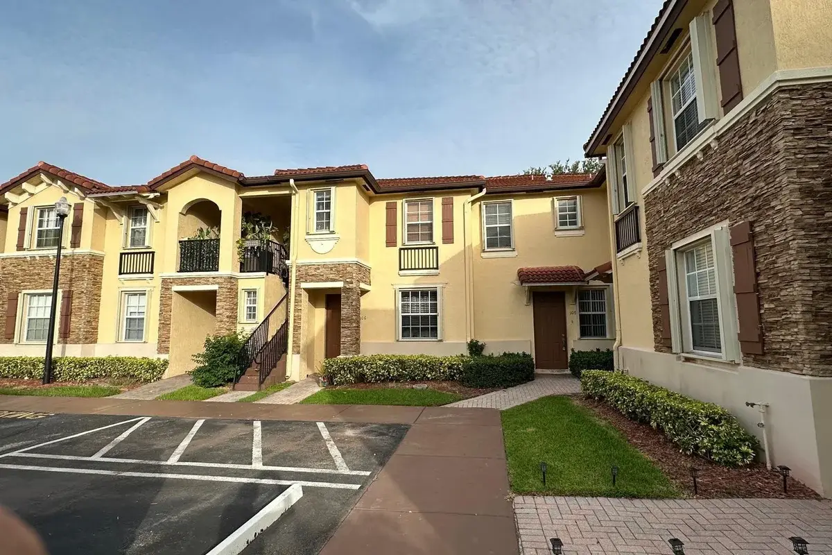1575 NE 33 Ave #101, Homestead: photo 1 of 21
