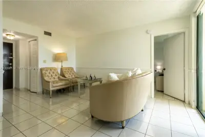 2055 SW 122nd Ave #406, Miami: photo 1 of 17