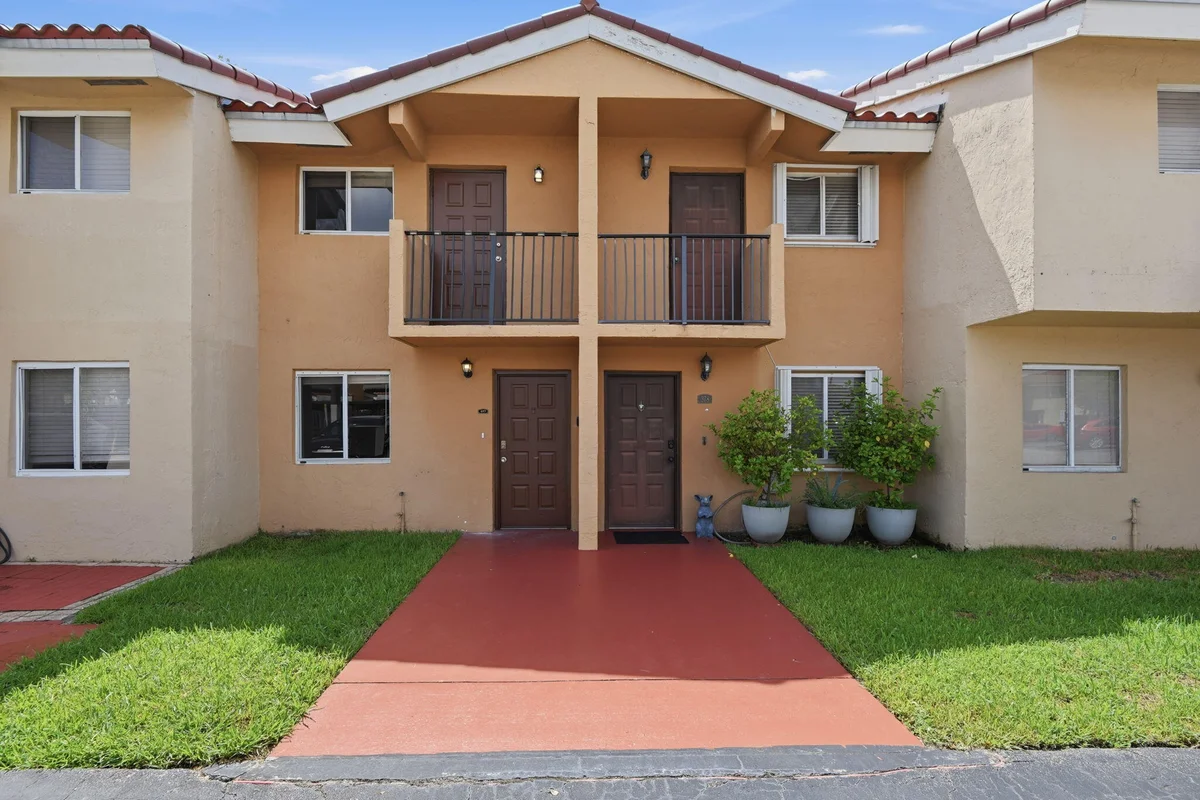 541 NW 82nd #377, Miami: photo 1 of 26