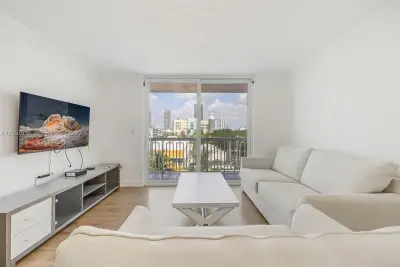 401 Ocean Dr #602, Miami Beach: photo 1 of 35