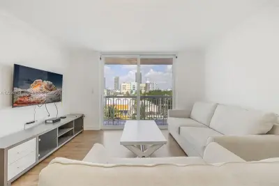 401 Ocean Dr #602, Miami Beach: photo 1 of 52