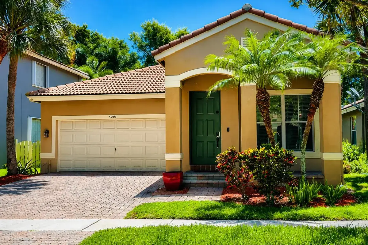 5201 Sancerre Cir, Lake Worth: photo 1 of 20
