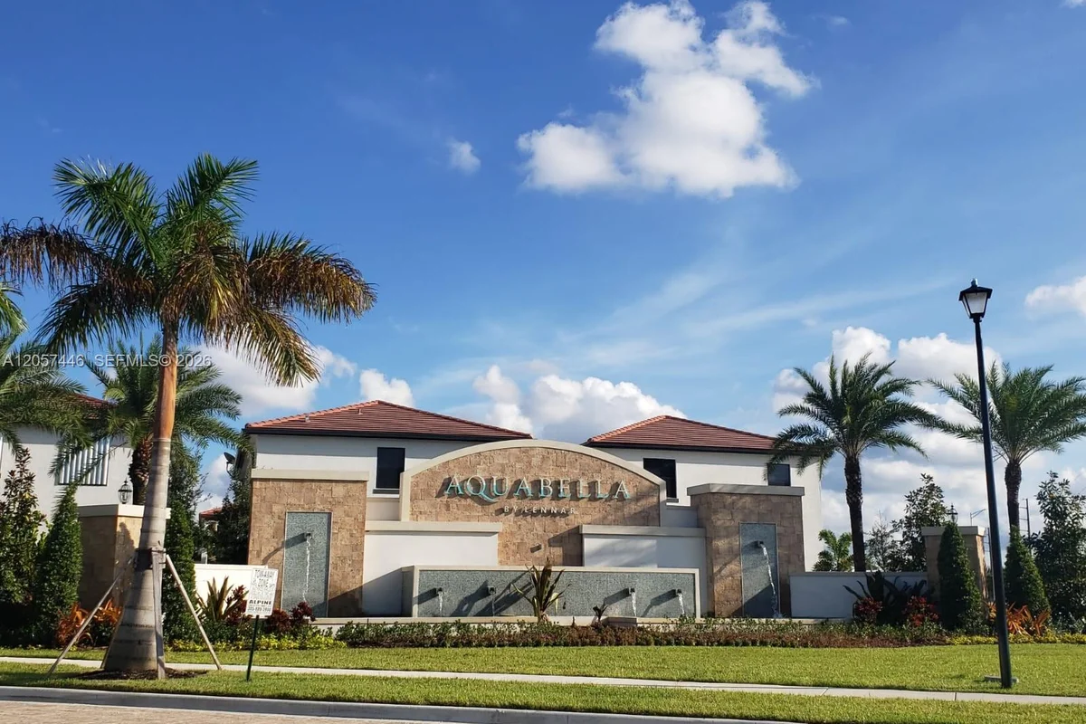 3412 W 114th Ter, Hialeah: photo 1 of 23