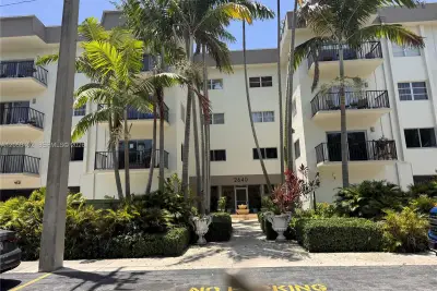 2640 NE 135th St #406, North Miami: photo 1 of 21
