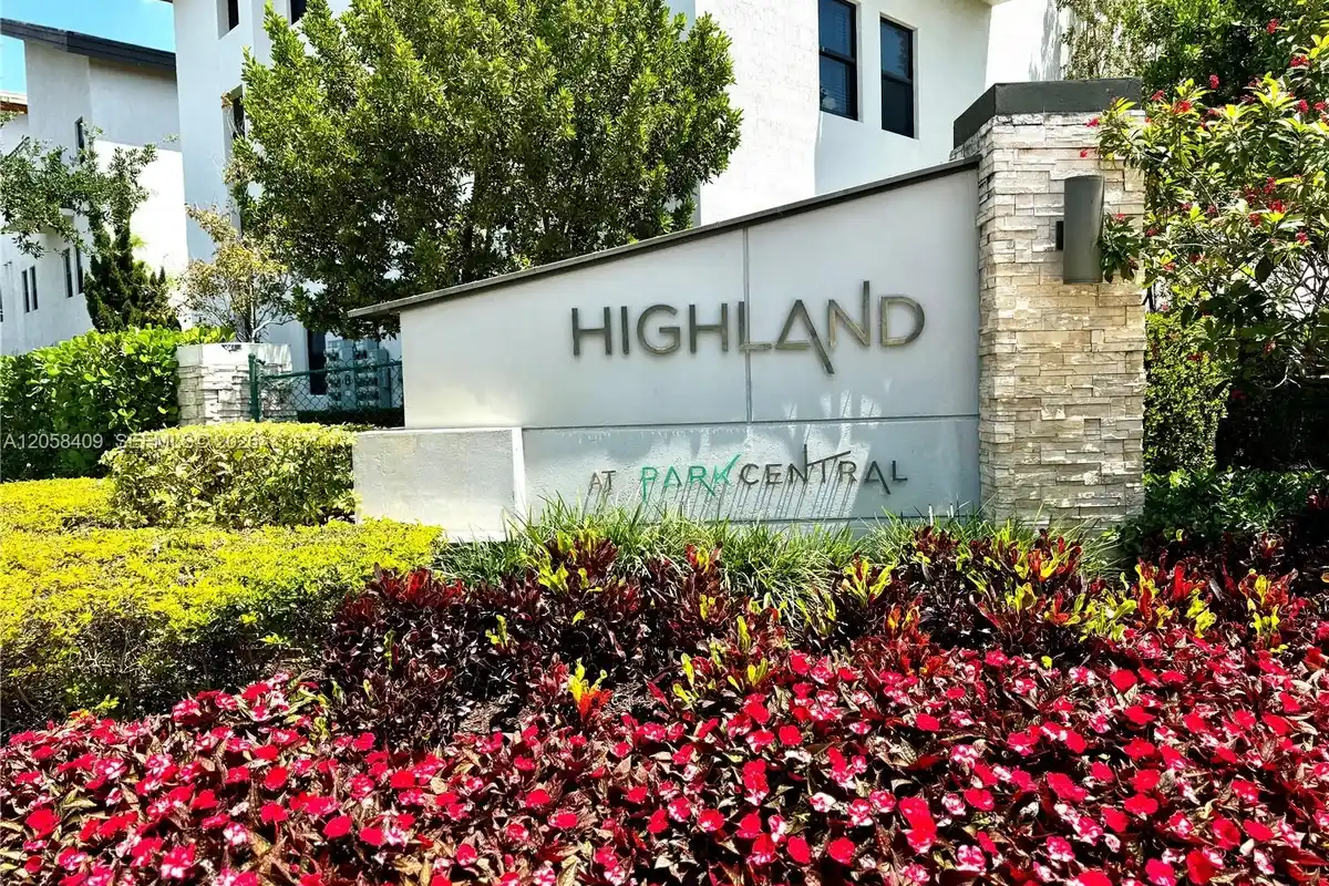 10455 NW 82nd St #35, Doral: photo 1 of 22