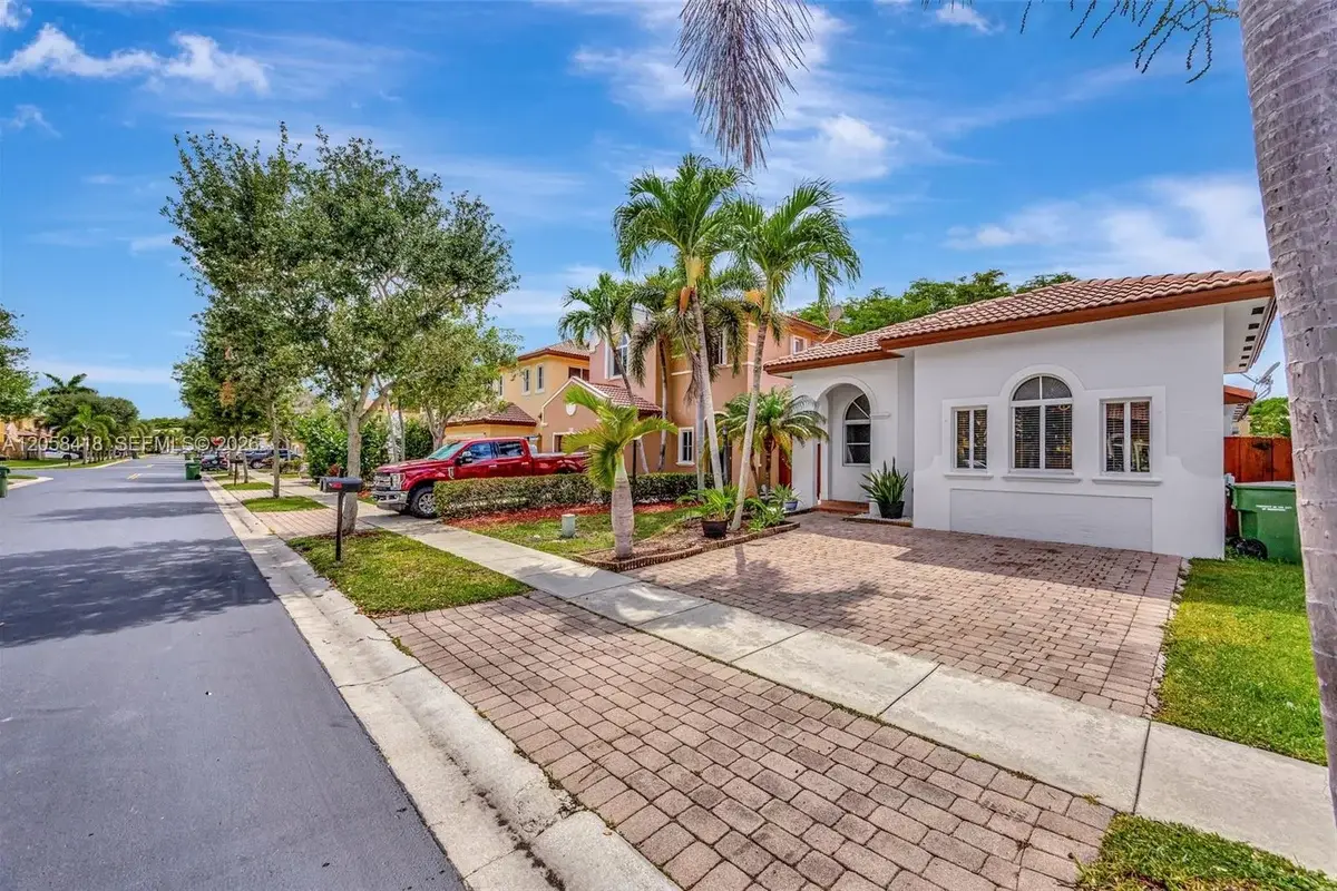 1130 NE 41st Ave, Homestead: photo 1 of 61