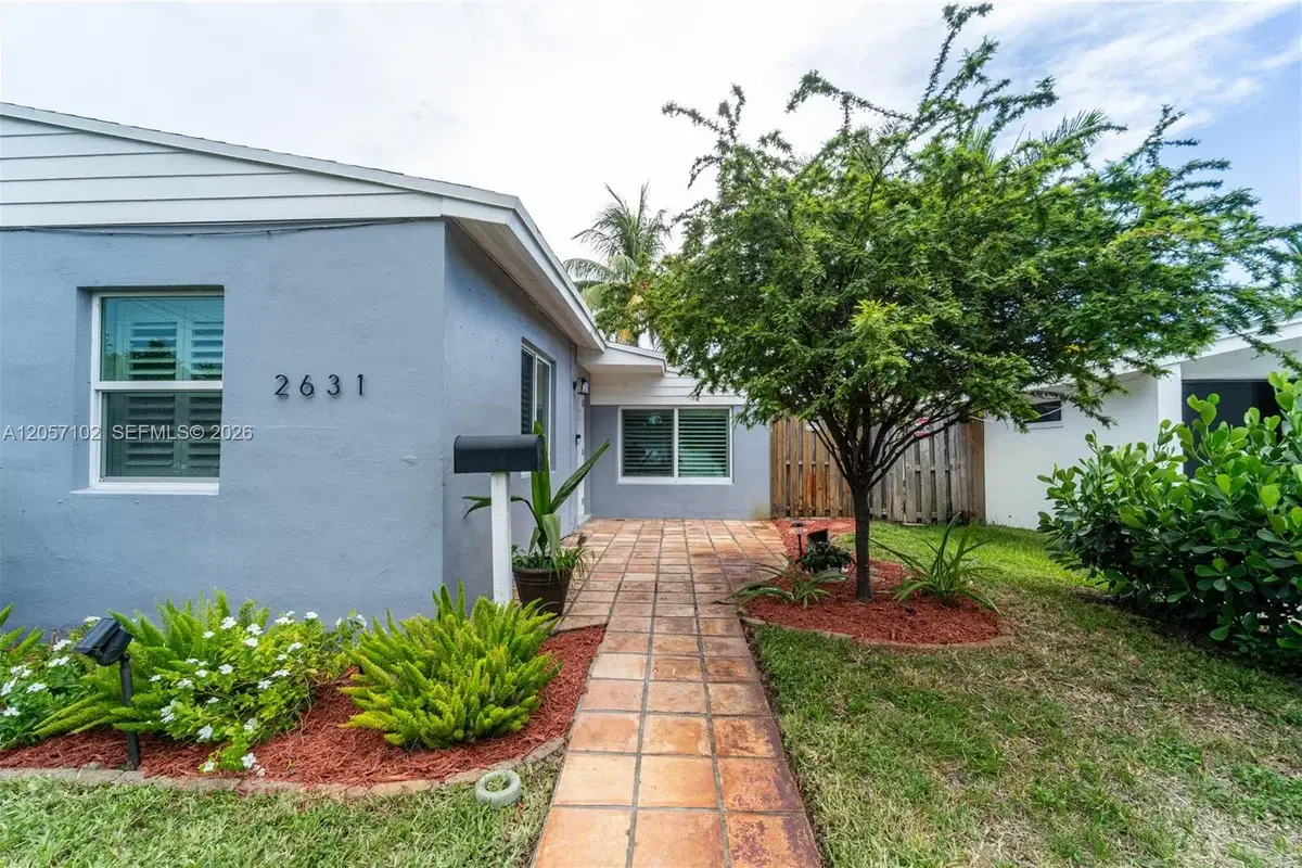 2631 Thomas St, Hollywood: photo 1 of 28
