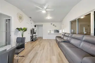5550 S Lakewood Cir S #B, Margate: photo 1 of 22