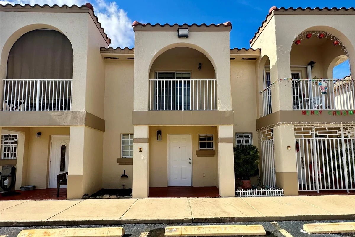 519 W 68th St #4, Hialeah: photo 1 of 15