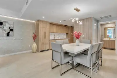 77 SE 5th St #2006, Miami: photo 1 of 40