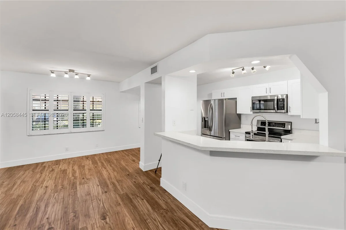 9005 W Sunrise Blvd, Plantation: photo 1 of 35