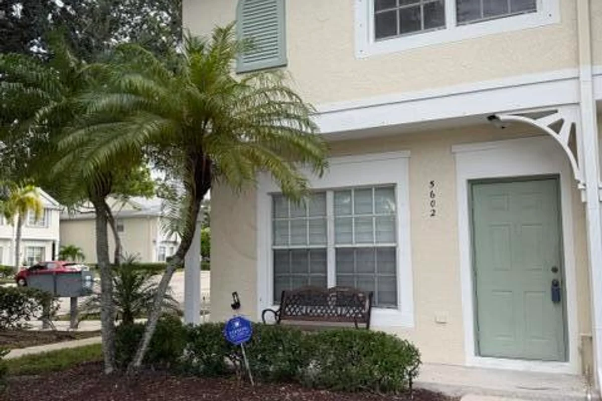 5602 NW 99th Way, Coral Springs: photo 1 of 11