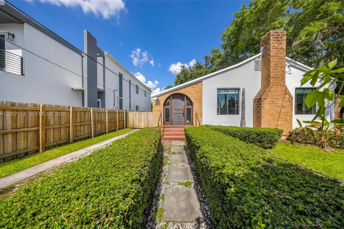7020 NE 5th Ave, Miami: photo 1 of 55