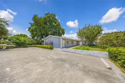 1109 NW 6th Ave, Pompano Beach: photo 1 of 32