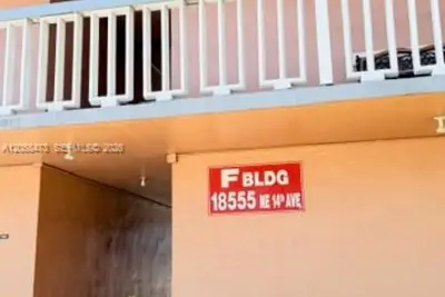 18555 NE 14th Ave #615A, Miami: photo 1 of 2
