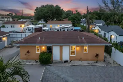 529 NW 88th St #1, El Portal: photo 1 of 35