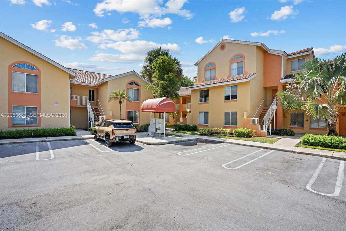 927 Coral Club Dr, Coral Springs: photo 1 of 41