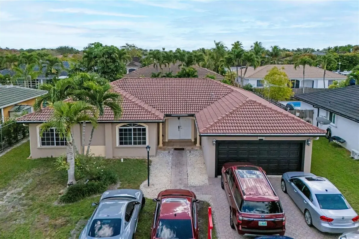 15330 SW 170th Ter, Miami: photo 1 of 39