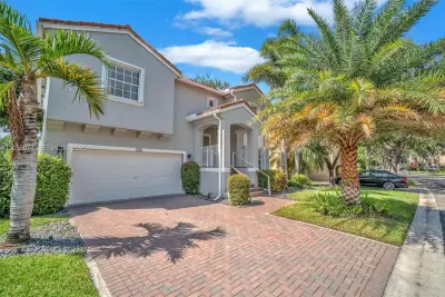 7565 NW 19th Dr, Pembroke Pines: photo 1 of 68