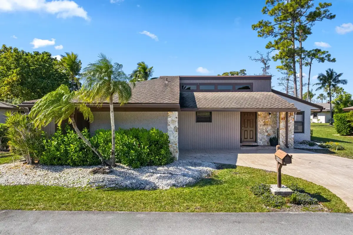 7811 Beechfern Cir #26, Tamarac: photo 1 of 62