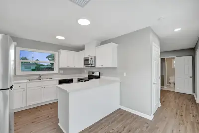 3330 SW 18th St, Fort Lauderdale: photo 1 of 31