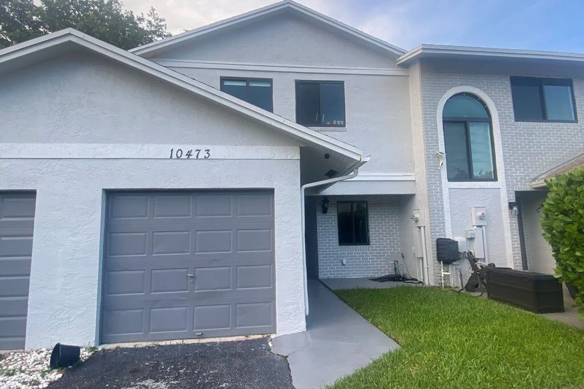 10473 NW 3rd St, Pembroke Pines: photo 1 of 8