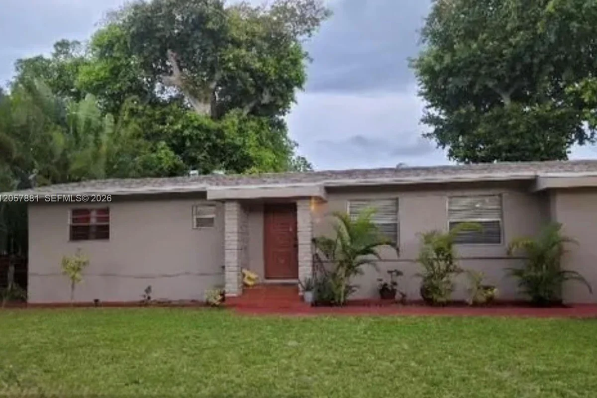530 NE 130 St, Miami: photo 1 of 1
