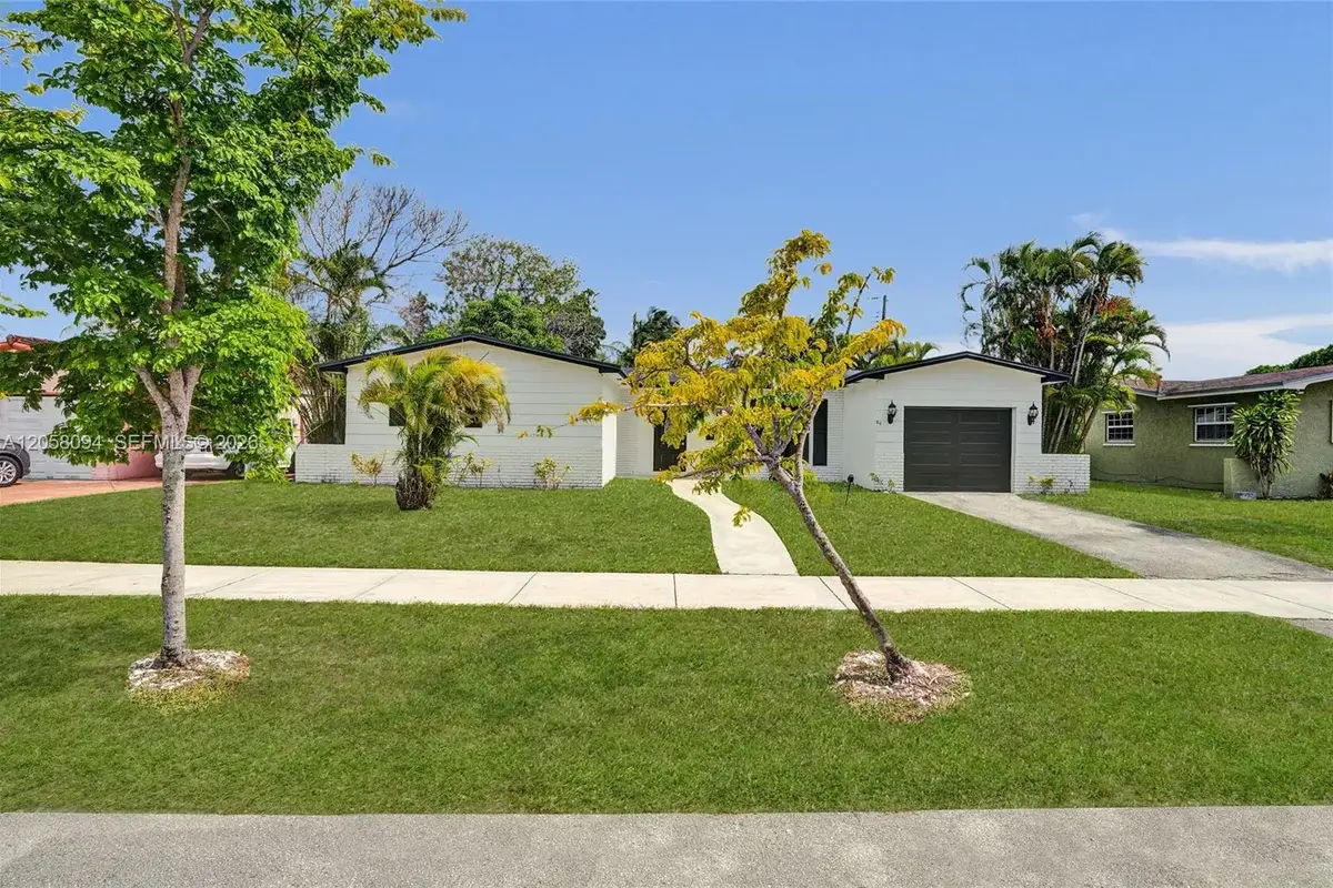 20 NE 210th St, Miami Gardens: photo 1 of 33