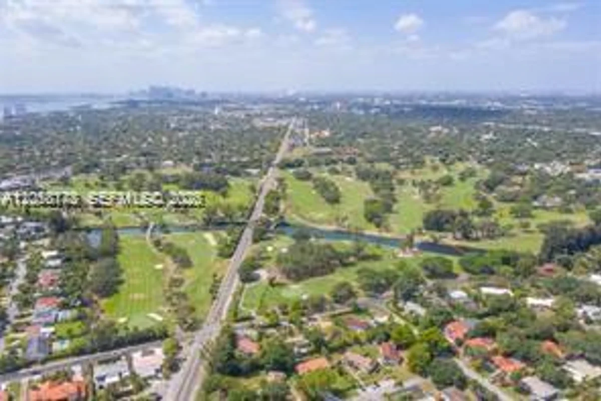 1286 NE 110th St, Miami: photo 1 of 2