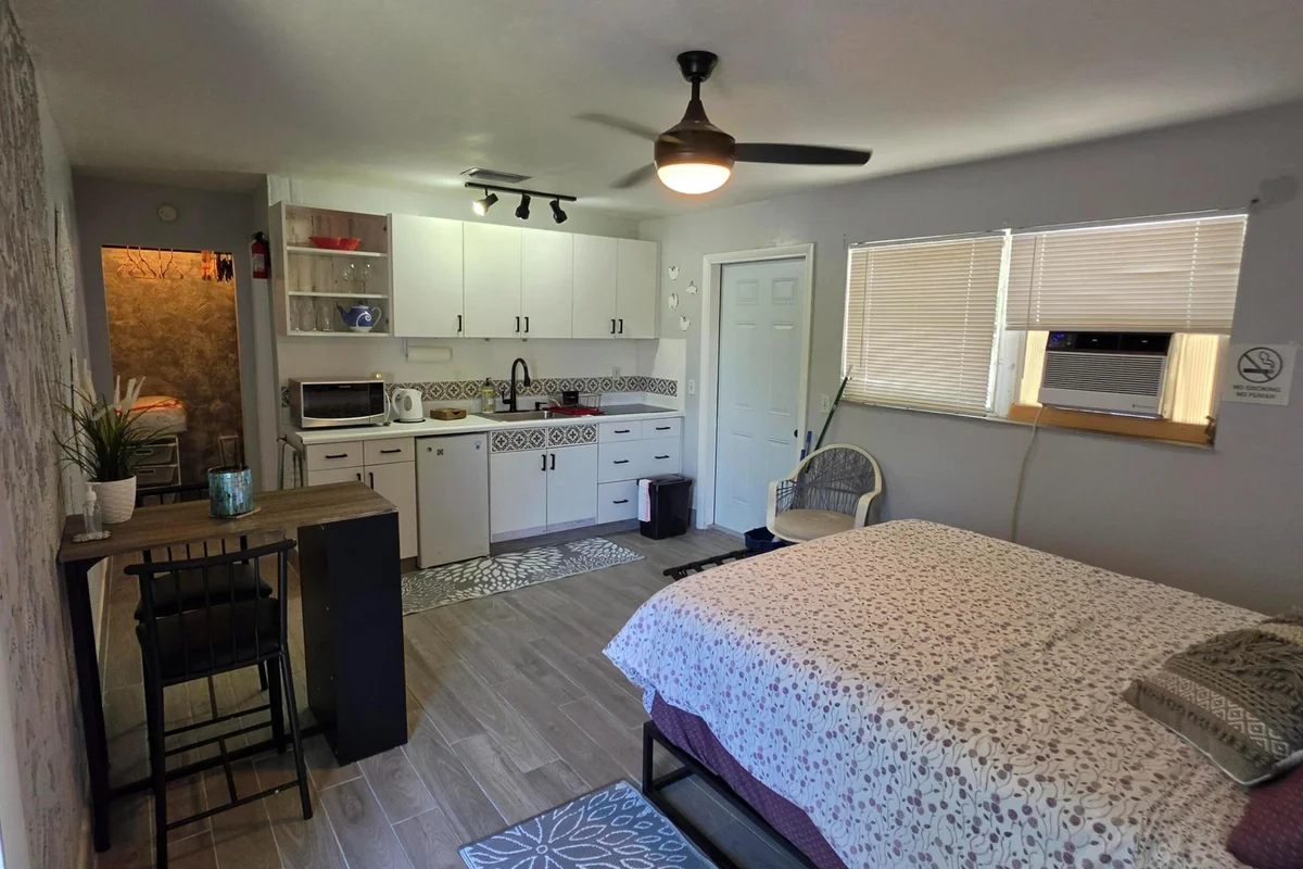 141 SE 2nd Ave, Dania Beach: photo 1 of 5