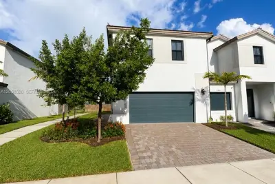 23068 SW 129th Pl, Miami: photo 1 of 17