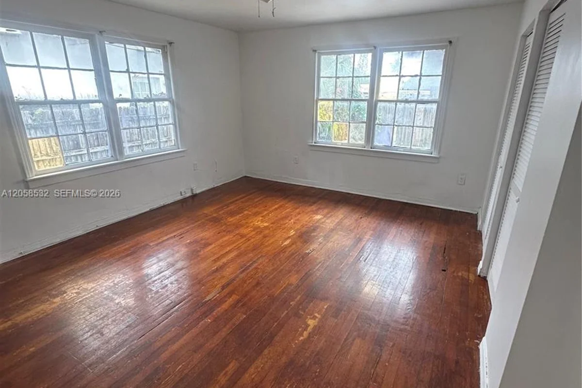 1928 Mckinley St #5, Hollywood: photo 1 of 6