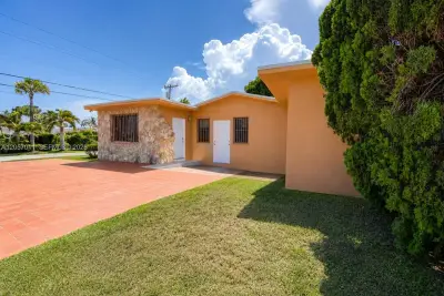 10200 SW 171st St #B, Miami: photo 1 of 12
