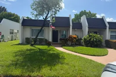 197 Lake Susan Ln, West Palm Beach: photo 1 of 24