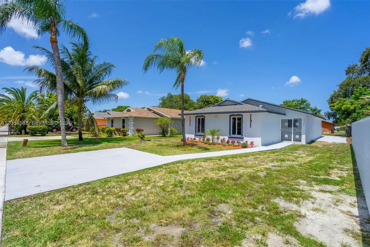 19131 NW 33rd Ct, Miami Gardens: photo 1 of 42