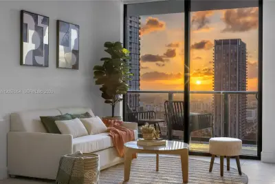 159 NE 6th St #2704, Miami: photo 1 of 71